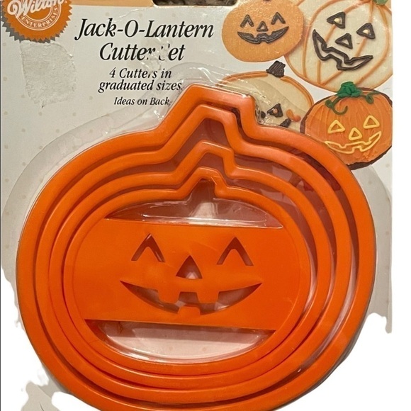 WILTON Halloween cookie cutter bundle - Picture 2 of 12